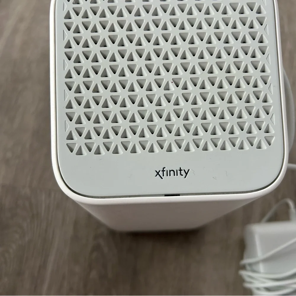 Comcast XFinity XB7-CM WiFi Modem Router - Picture 2 of 4